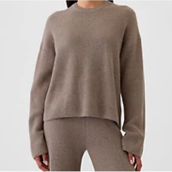 Sweater - Picture 1 of 4